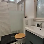 Pied à Terre En Bord De *