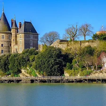 Pied A Terre En Bord De Apartment