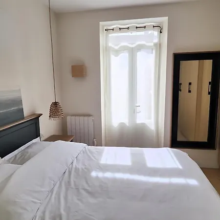 Pied A Terre En Bord De