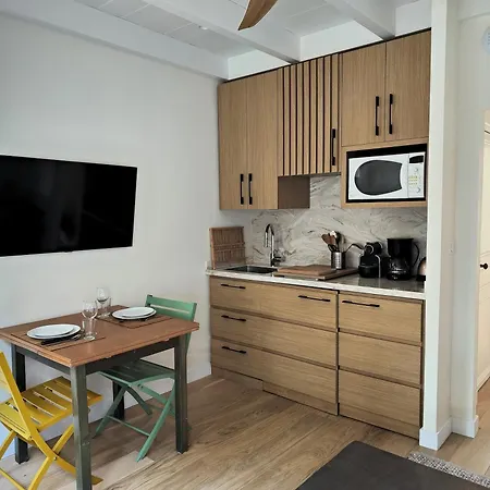 Pied A Terre En Bord De Apartment *